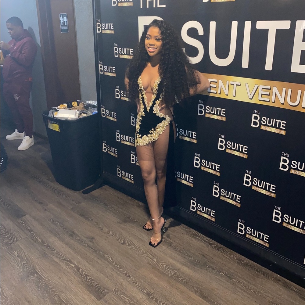 Selling this custom dress, black and gold, size small